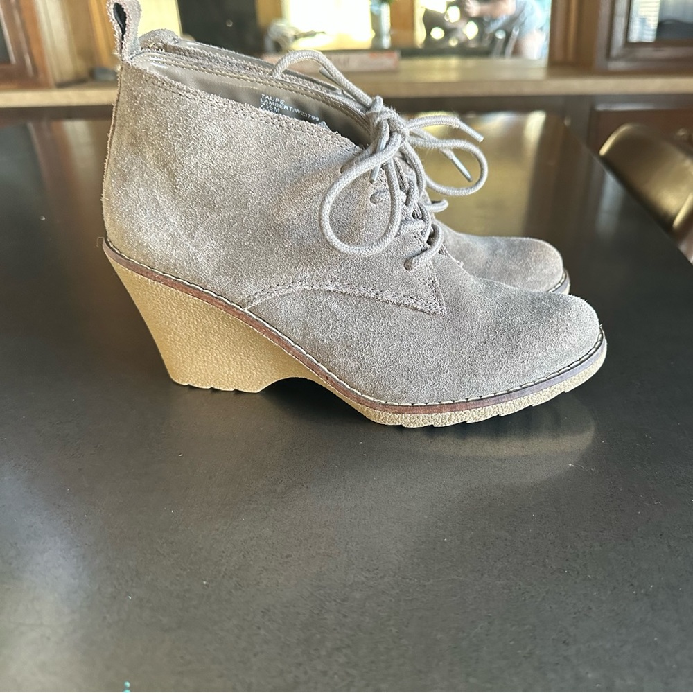 Wedge boots